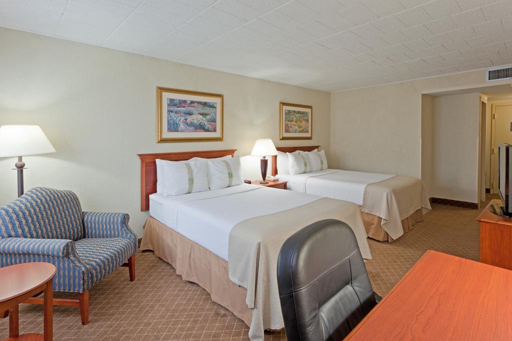 Clarion Inn Frederick Event Center Buitenkant foto