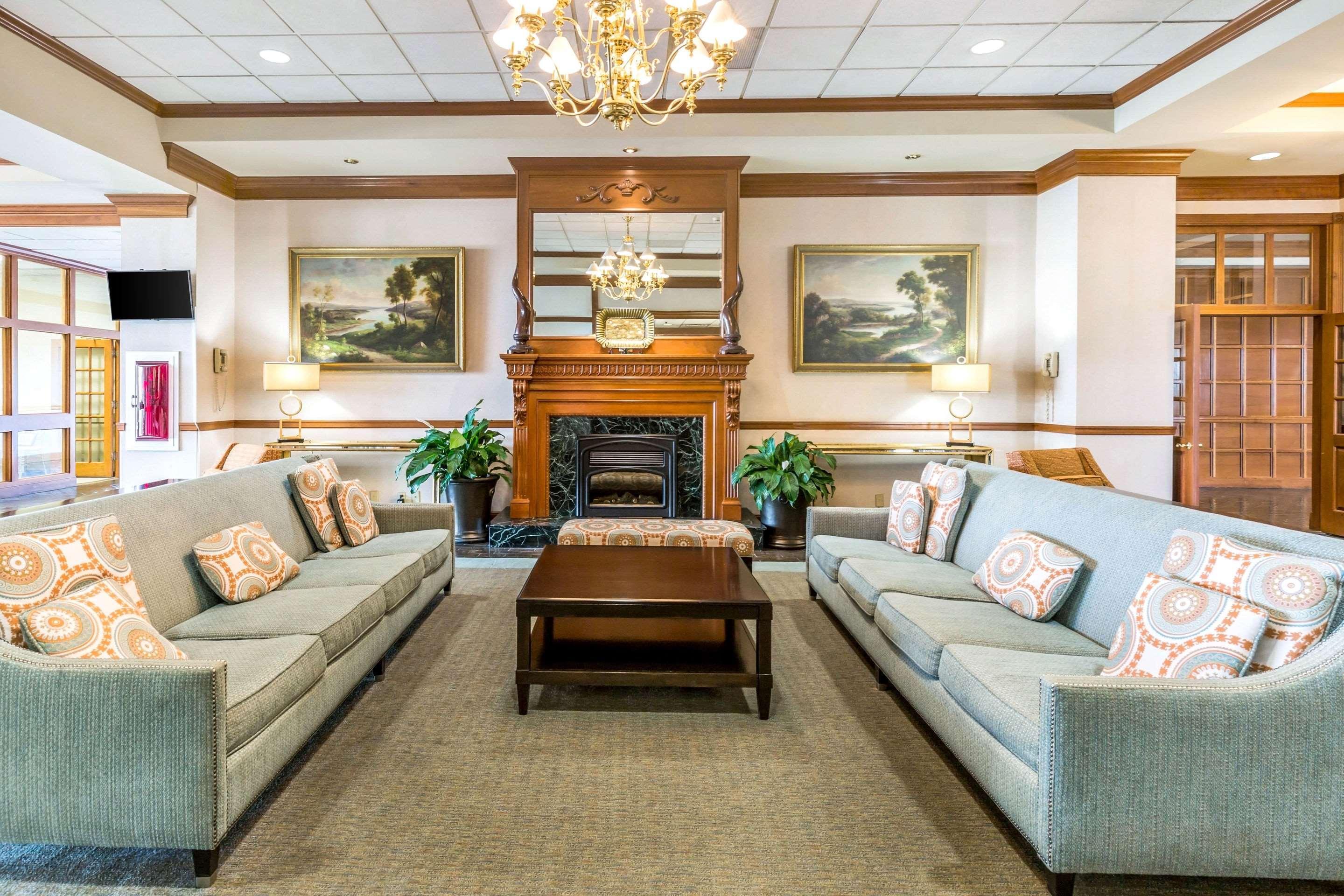 Clarion Inn Frederick Event Center Buitenkant foto