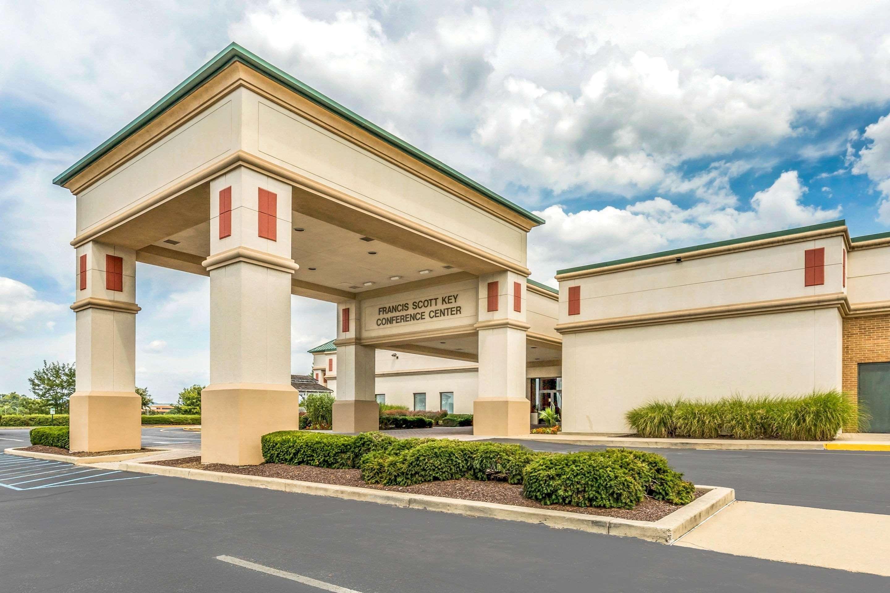 Clarion Inn Frederick Event Center Buitenkant foto