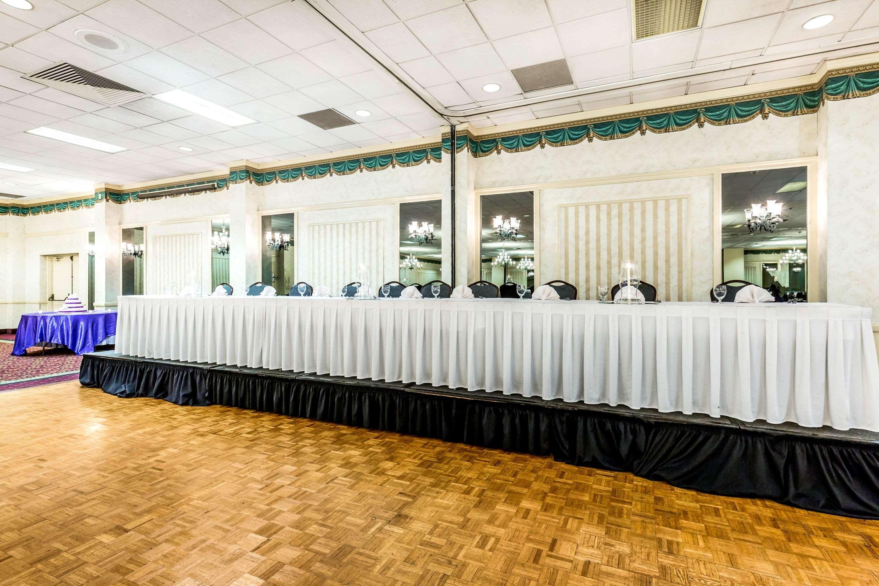 Clarion Inn Frederick Event Center Buitenkant foto