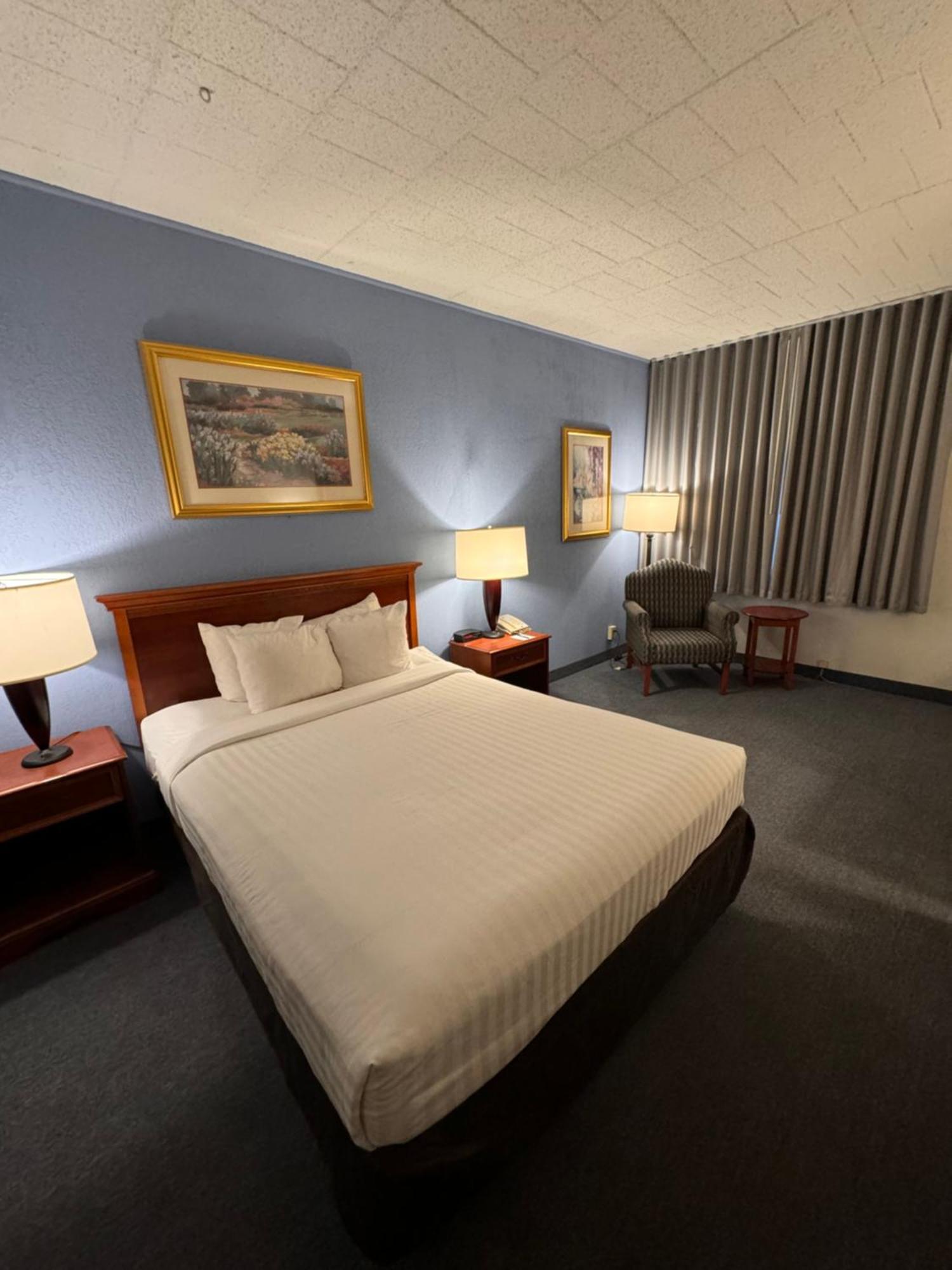 Clarion Inn Frederick Event Center Buitenkant foto