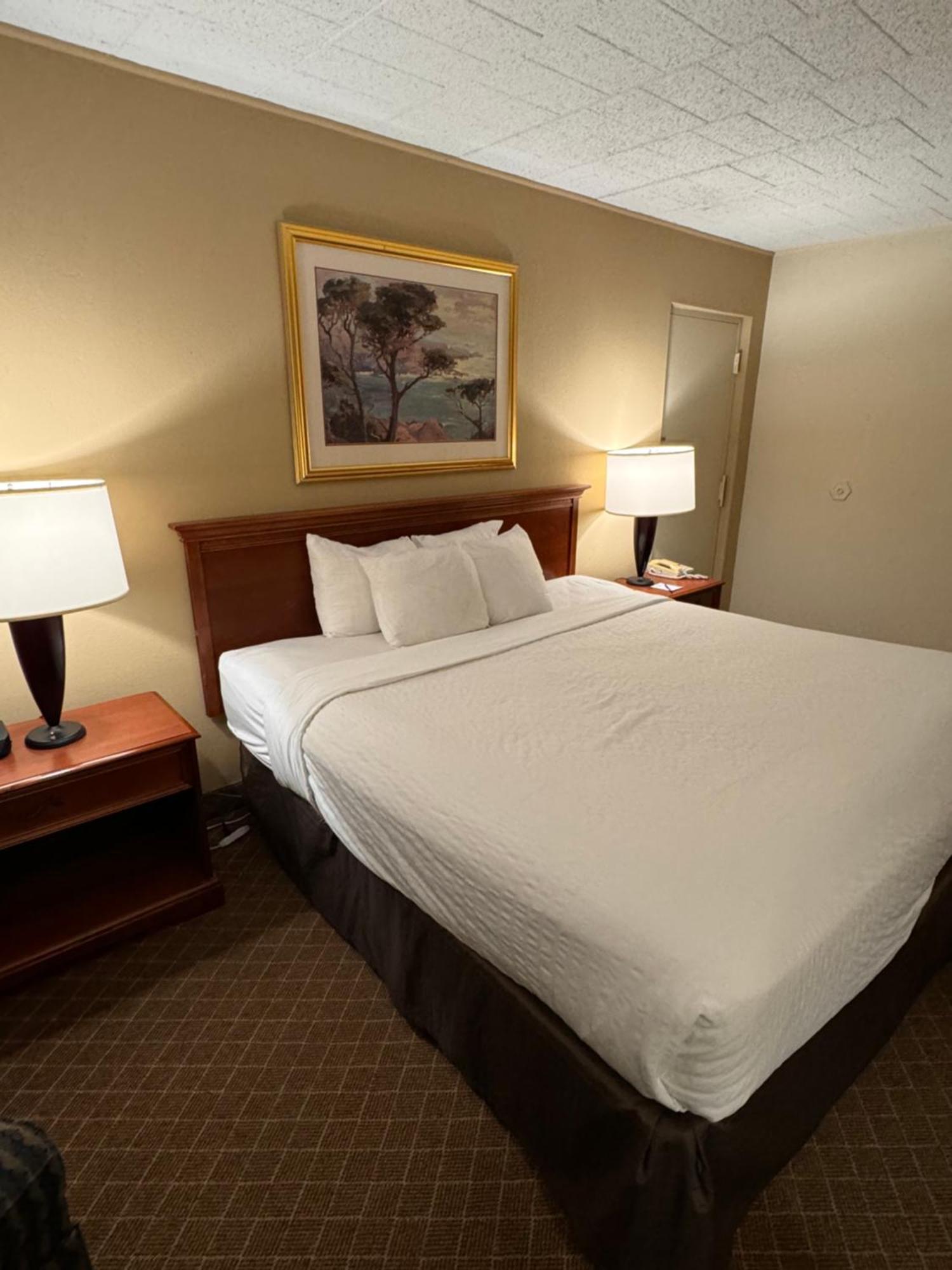 Clarion Inn Frederick Event Center Buitenkant foto