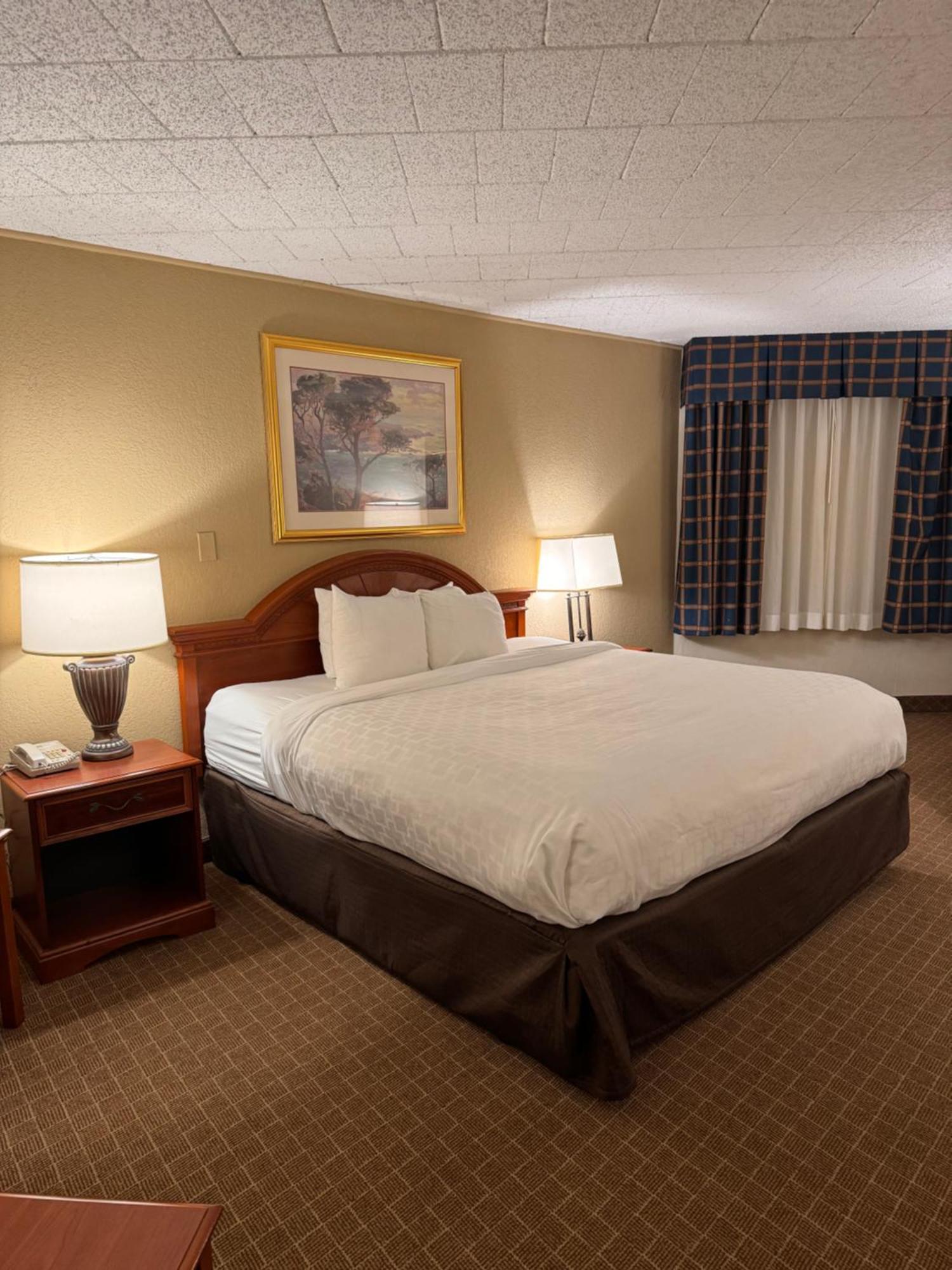 Clarion Inn Frederick Event Center Buitenkant foto